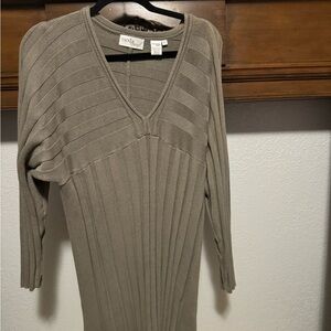 Moda Green V-Neck Dress